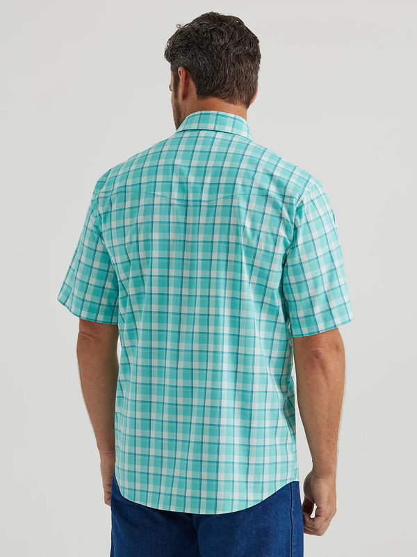 Wrangler Men's Wrinkle Resist Shorl Sleeve Western Plaid Shirt in Racing Turquoise 112346250