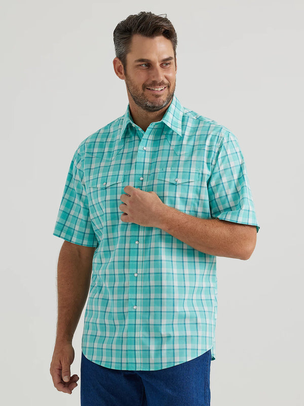 Wrangler Men's Wrinkle Resist Shorl Sleeve Western Plaid Shirt in Racing Turquoise 112346250