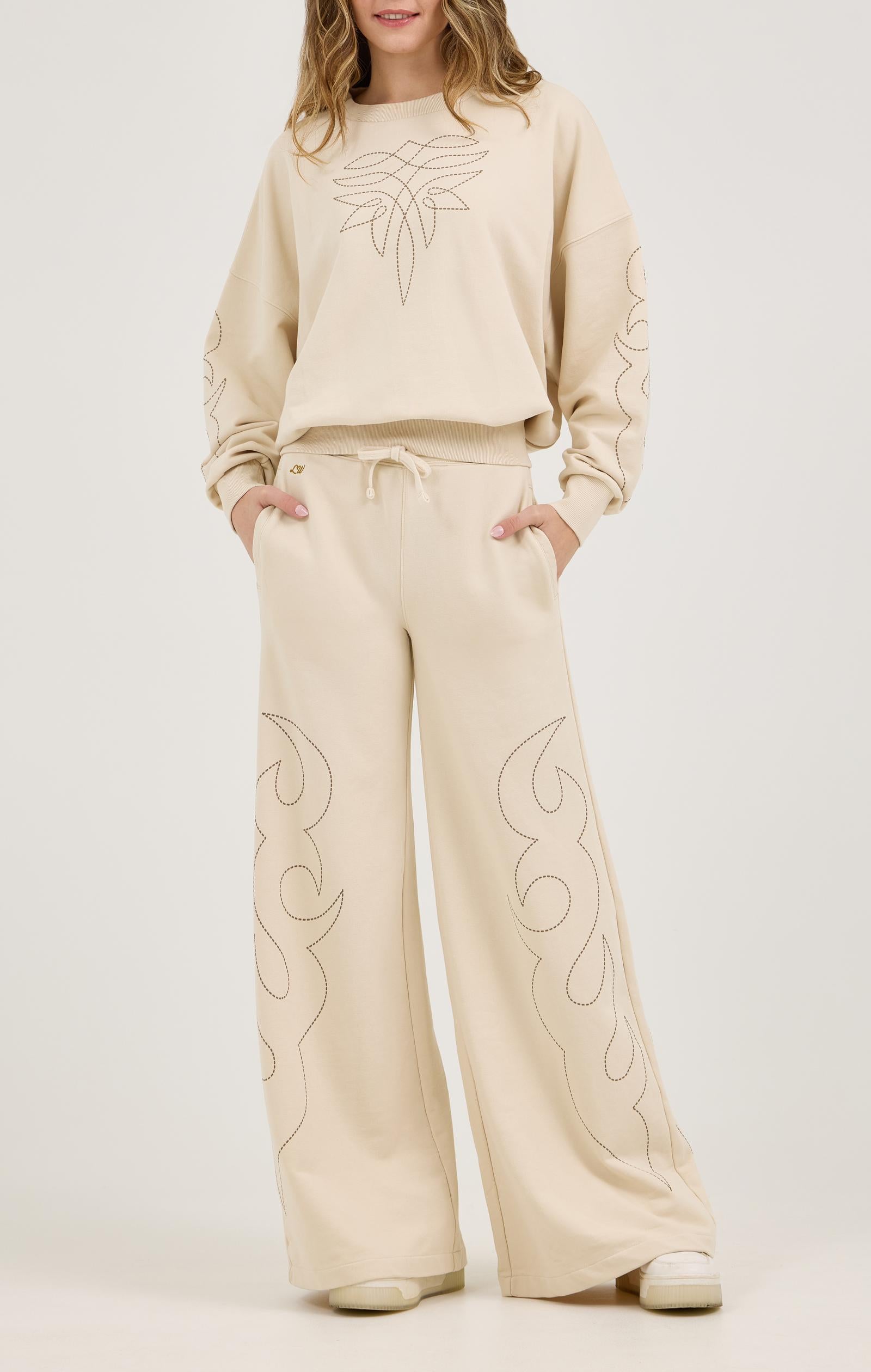 Wrangler Ladies Lainey Wilson Long Sleeve Cowboy Sweatshirt - Cream - 112375627